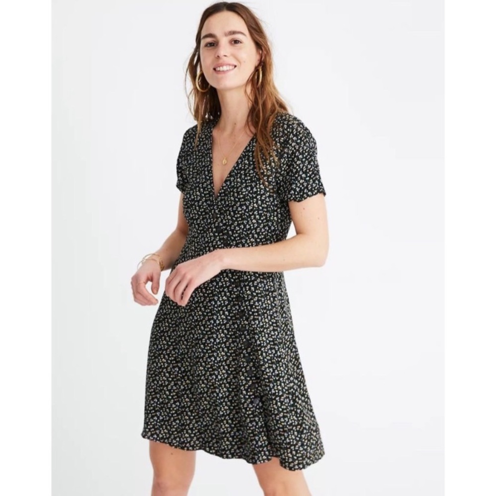 Madewell Button Wrap Dress in Playground Posies. Size 0